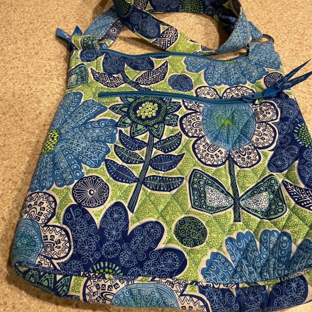 Vera Bradley cross body. Beautiful blue.  Never used. Lightweight. Adorable on.